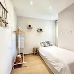 Luna Holidays Center And 아파트 *