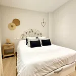 Luna Holidays Center And 아파트